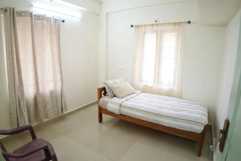 bright_homestay_bedroom