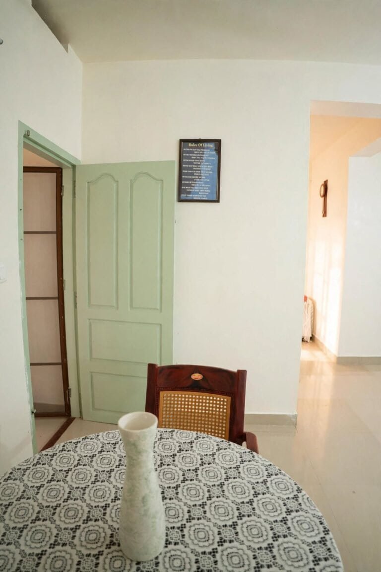 sunlit_homestay_interior_2
