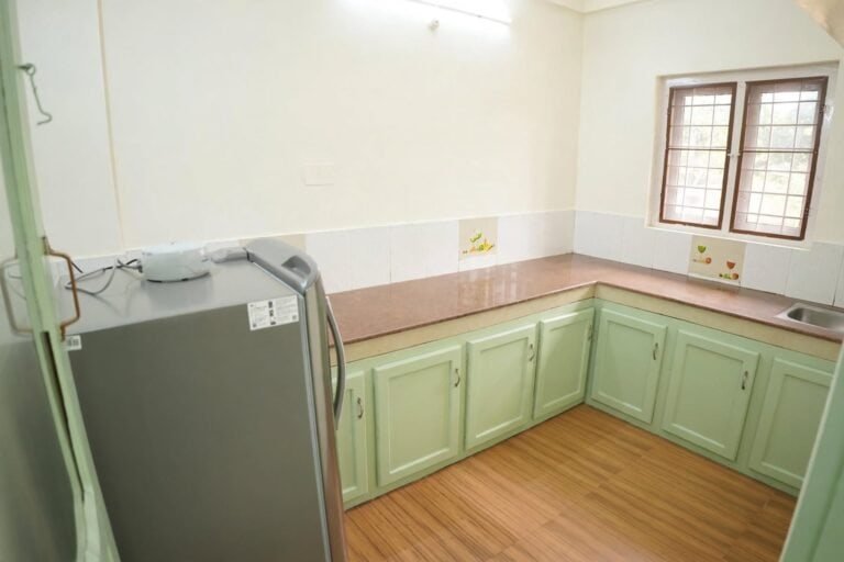 sunlit_kitchen_homestay